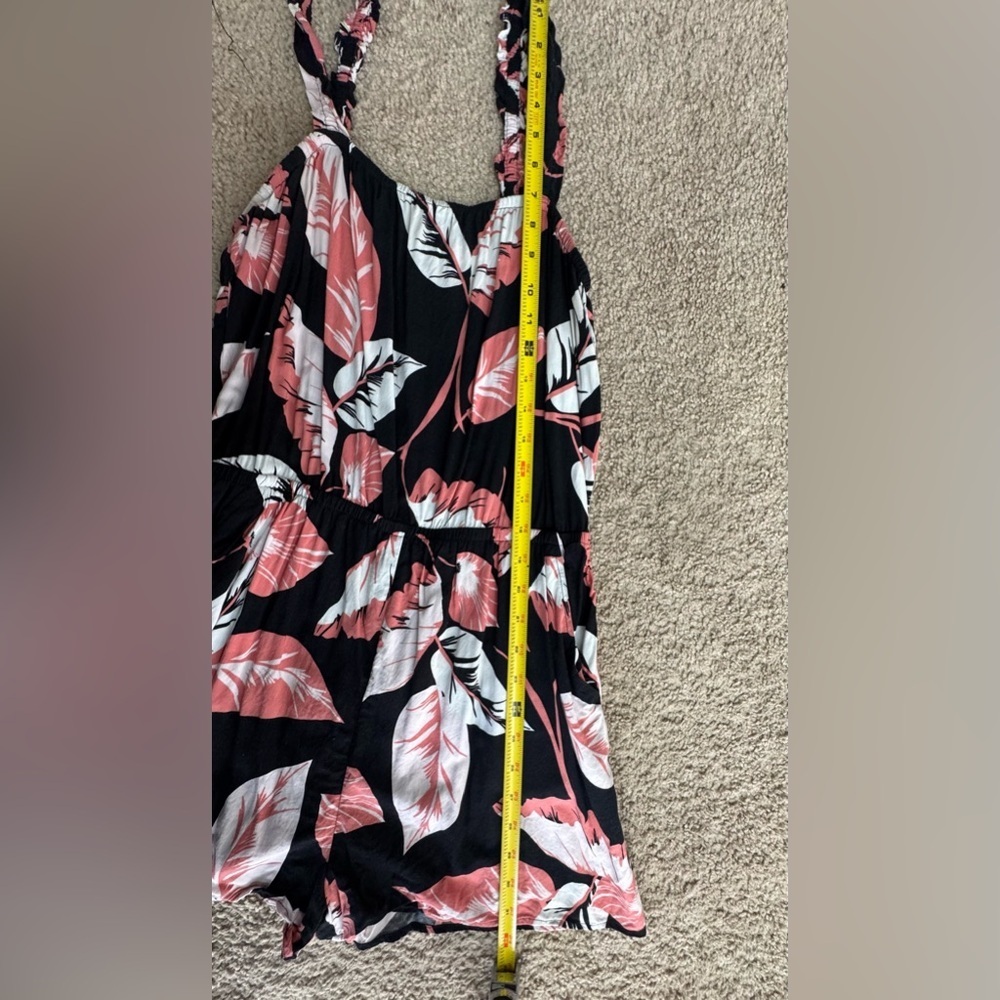 Express Black Floral Sleeveless Romper with Pockets Size S - Picture 7 of 9